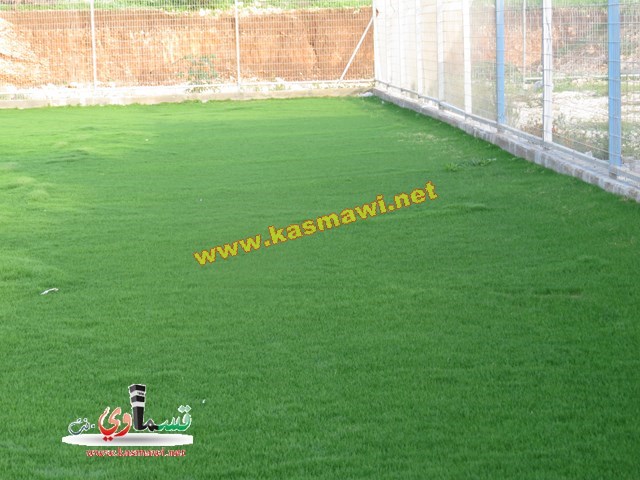 الملعب البلدي يكتسي بالعشب الاخضر بعد عملية الترميم والصيانة في شبكة تصريف المياه 